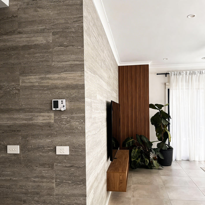 Hajlékony 3D kőhatású falpanelek – <b>PIETRA GRIGIA</b> – 16 db-os csomag (900 × 300 mm-es panelek) – 4,32 m² | DECKO Flexistone