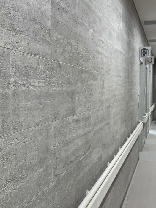 DECKO Flexistone Texturált Kőhatású Fali Panelek – PIETRA GRIGIA – 16 darabos doboz (900 x 300 mm-es panelek)